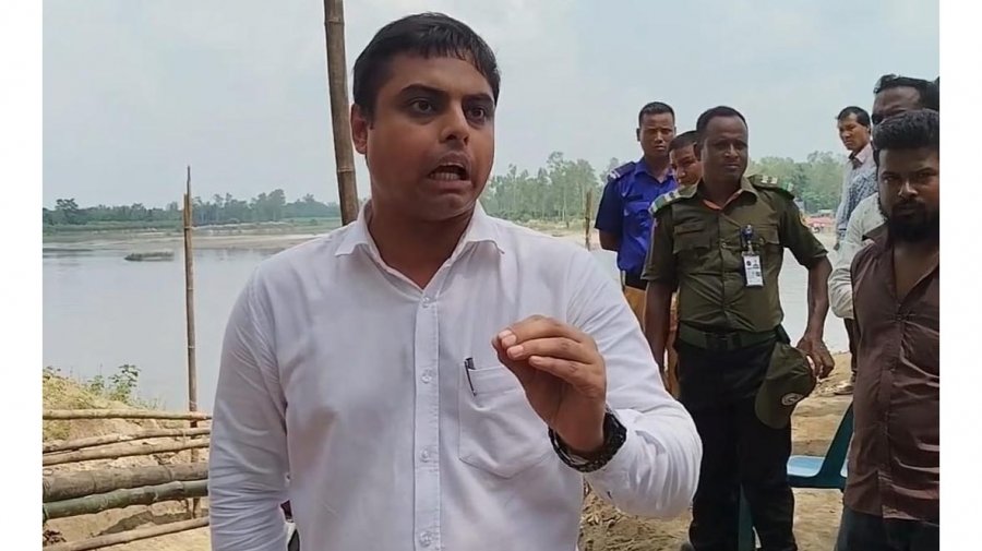 সাংবাদিকদের ‘সন্ত্রাসী’ বলে আখ্যা দিলেন ম্যাজিস্ট্রেট